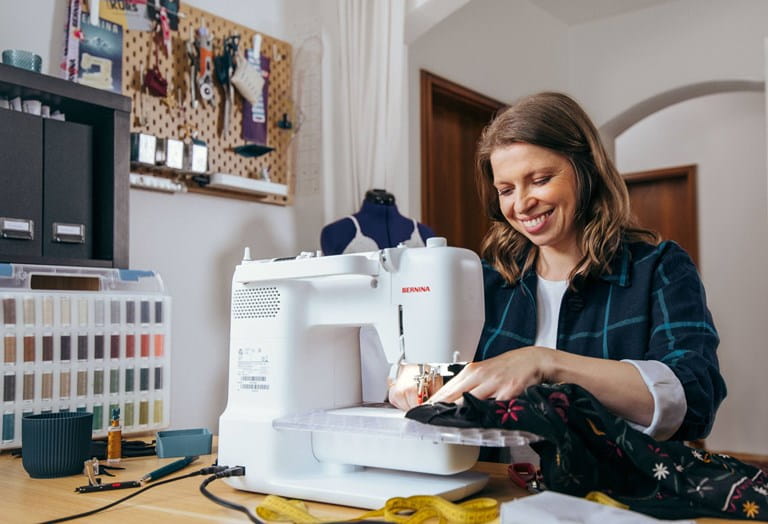 Большая рабочая поверхность BERNINA 325 с приставным столиком