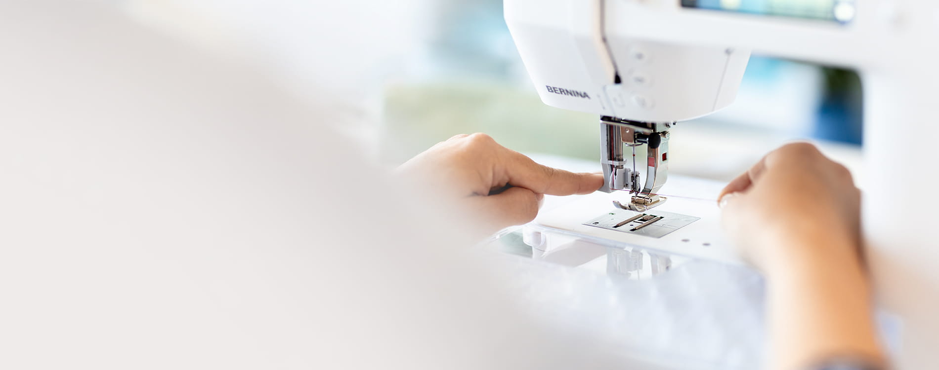 Нитевдеватель BERNINA 335 &mdash; интуитивная заправка нити