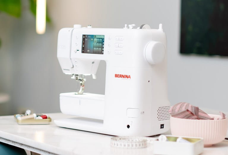 Швейная машина BERNINA 335 &mdash; общий вид